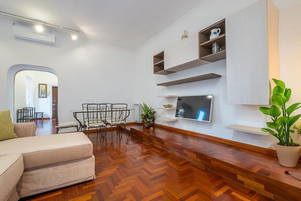 Apartment Ht M&n Bilo Colosseo Rom